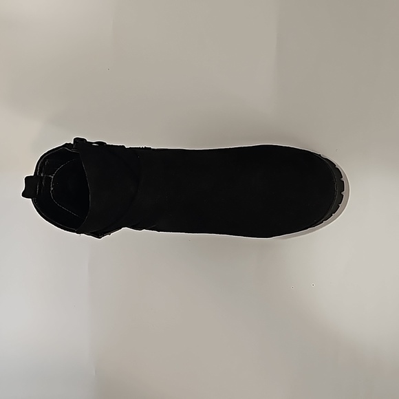 Boots - Picture 2 of 3